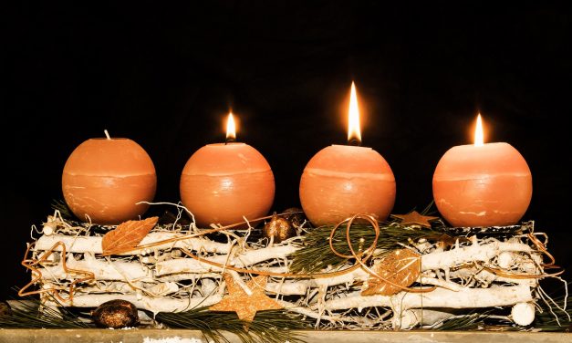 Advent, Advent, ein Informationslichtlein brennt …