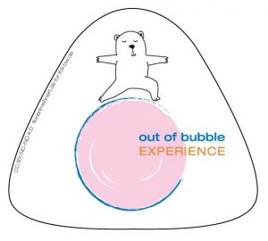 Laptop-Sticker: Kleiner Bär auf einer Blase, der Joga macht. Laut Beschriftung ist das eine "out of bubble Experience".
