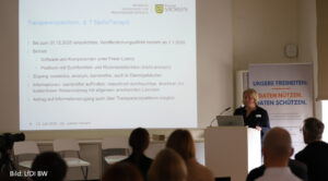 Dr. Juliane Hundert, die Sächsische Datenschutz- und Transparenzbeauftragte, erläutert die neuesten Planungen zum Transparenzportal Sachsen.