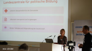 Sabine Keitel, Landeszentrale für politische Bildung BW, und Thomas Staehelin, +zone, machen den „Praxis-Check für Generative KI“.